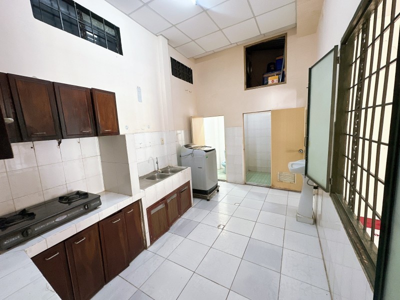 Bán nhà mặt phố Hiệp Phú, Q.9, TP HCM. DT  98m2, một trệt giá 6.9 tỷ, sổ hồng đầy đủ. Liên hệ 3