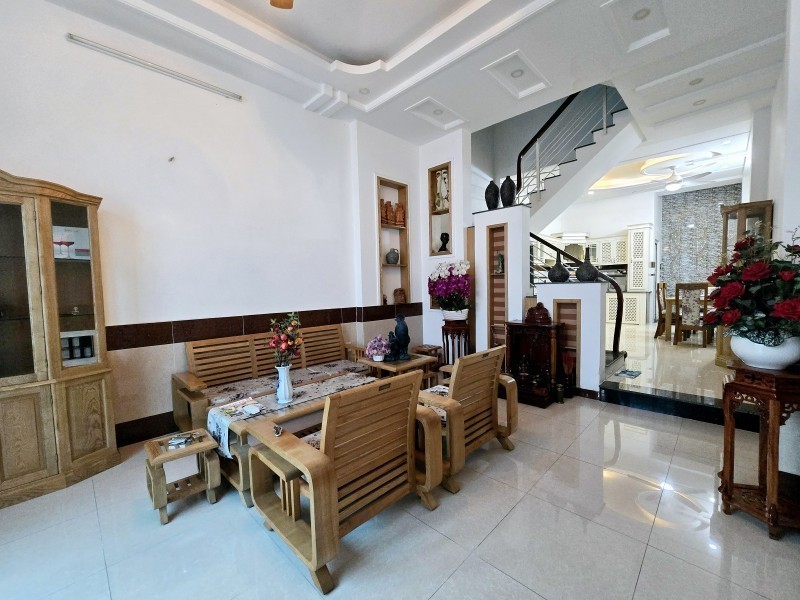 Bán nhà đường Man Thiện, Phường Tăng Nhơn Phú A, Thủ Đức, TP HCM. DT 70m2, 3 tầng. Giá  7.85  tỷ. 2