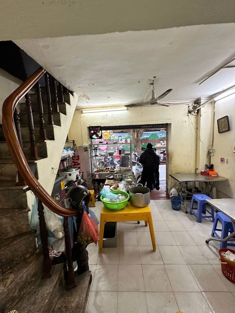 Cần bán Nhà mặt tiền đường 8/3, Phường Quỳnh Mai, Diện tích 90m², Giá 8.8 Tỷ 3