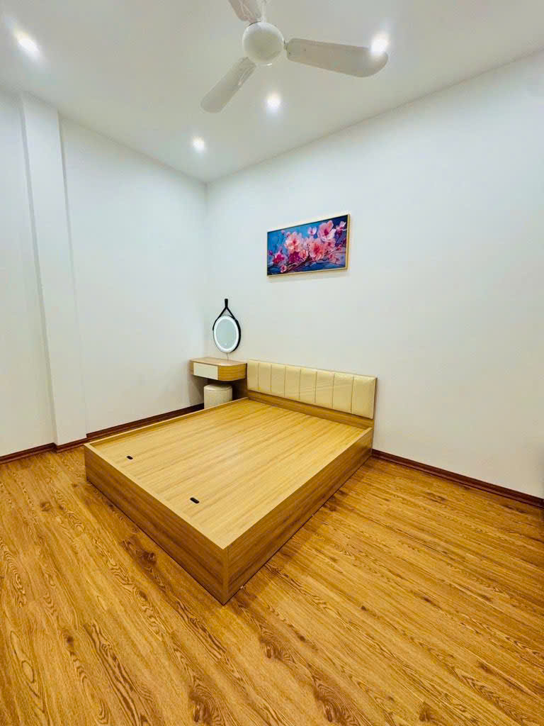 Cần bán Nhà mặt tiền đường Hoàng Mai, Phường Hoàng Văn Thụ, Diện tích 23m², Giá 3.39 Tỷ 3