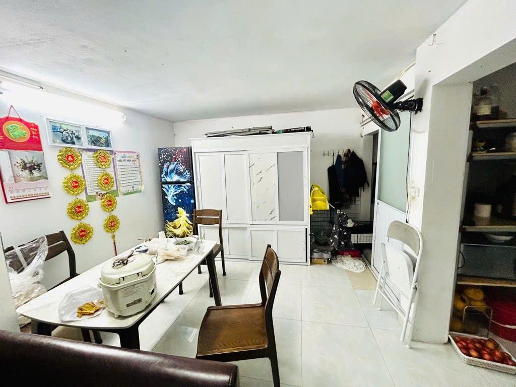 Cần bán Nhà mặt tiền đường Nguyễn Khoái, Phường Thanh Trì, Diện tích 40m², Giá 8 Tỷ 2