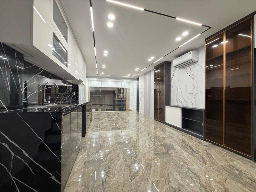 Cần bán Nhà mặt tiền đường Hoàng Mai, Phường Hoàng Văn Thụ, Diện tích 50m², Giá 20 Tỷ