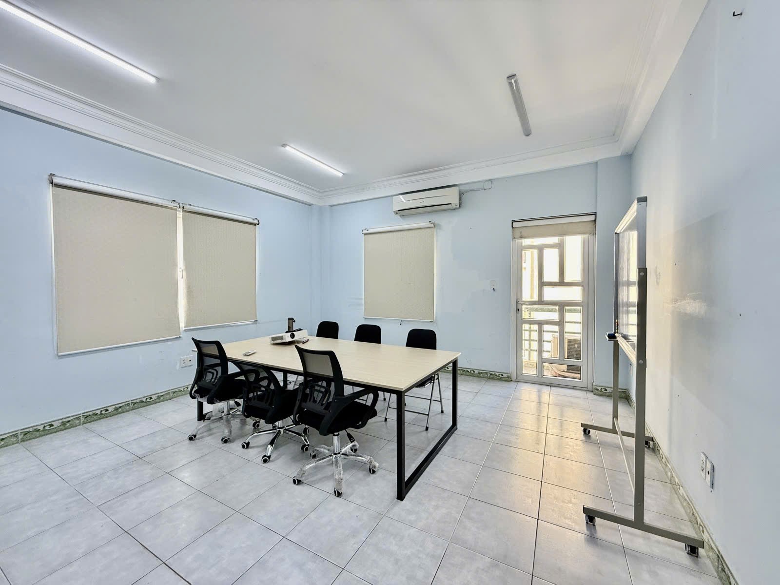 HÀNG HIẾM CỘNG HOÀ - TOÀ NHÀ VP - HẦM + 6 TẦNG - ĐƯỜNG 10m - GIÁ 26 TỶ 7