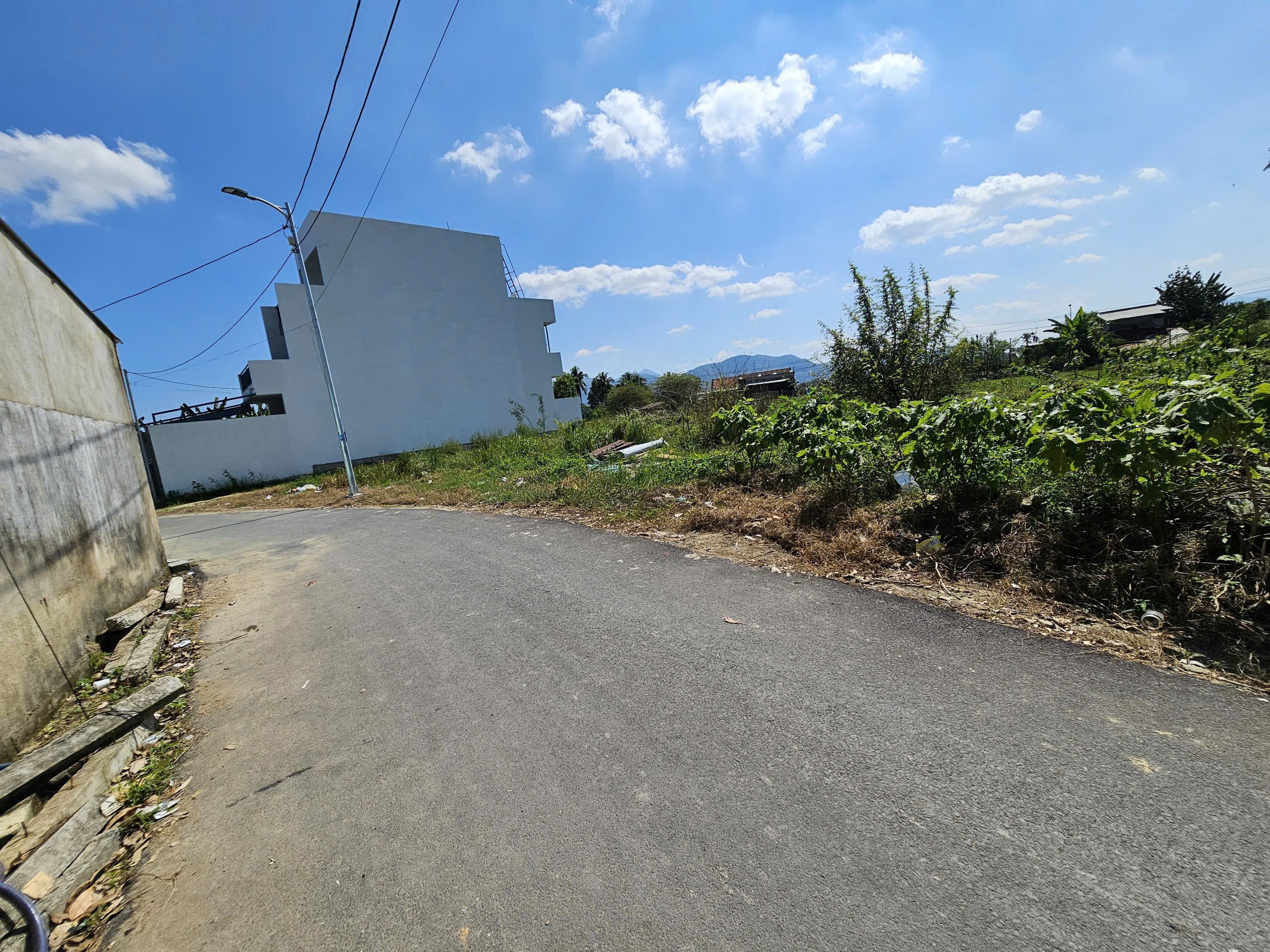 Bán đất Diên Hoà thôn Lạc Lợi full thổ cư mặt đường nhựa thông - xung quanh dân cư đông 5