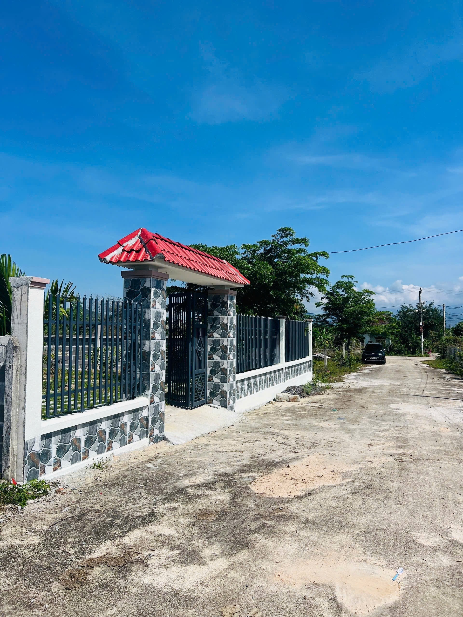 Bán đất Đất Suối Tiên giá rẻ full thổ cư đường rộng 7m oto tránh nhau thoải mái 5