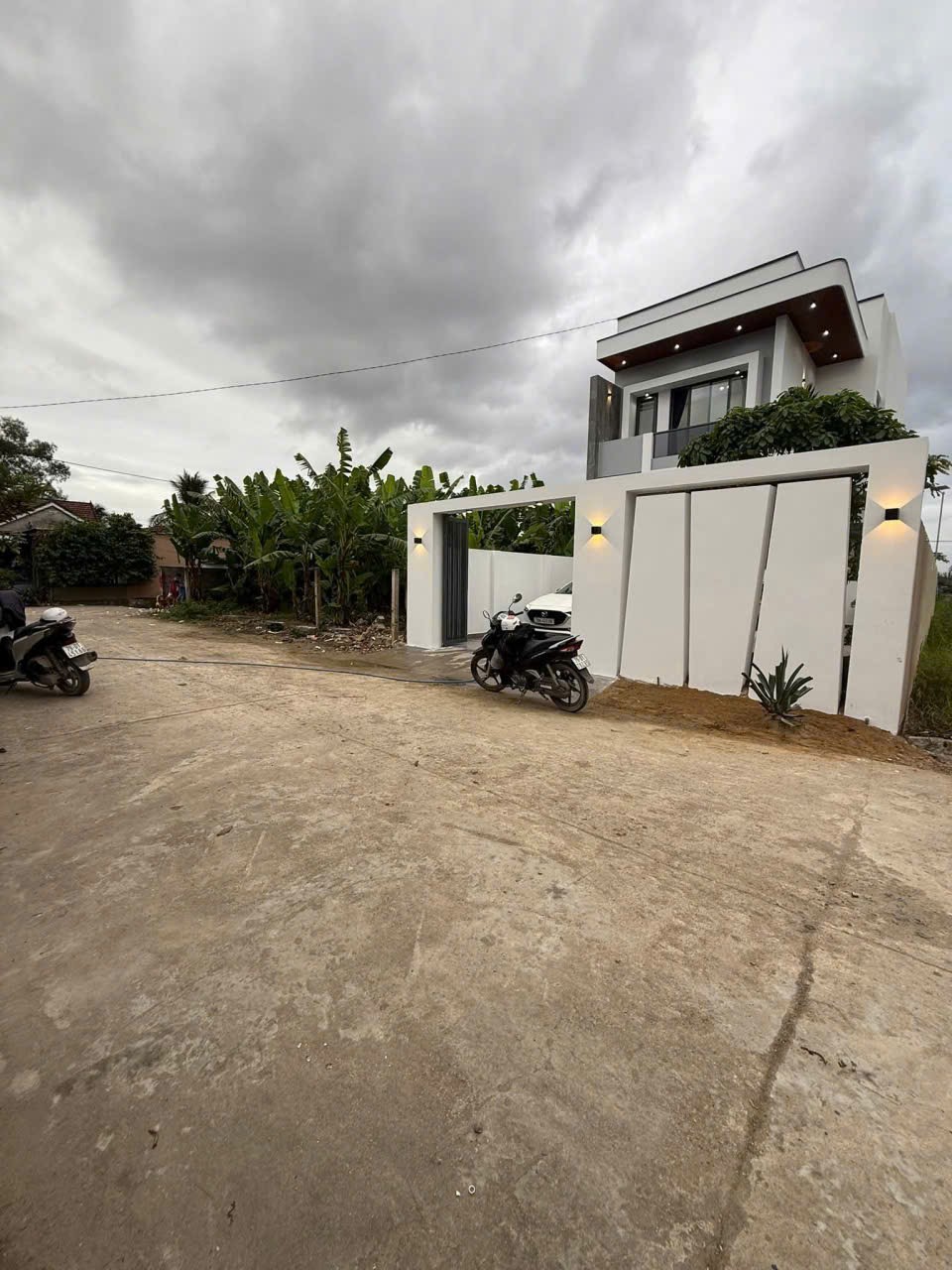 Bán nhà Diên Sơn mới xây full thổ sau nhà thờ Cây Vông tặng nội thất xịn - đường 8m thông 2