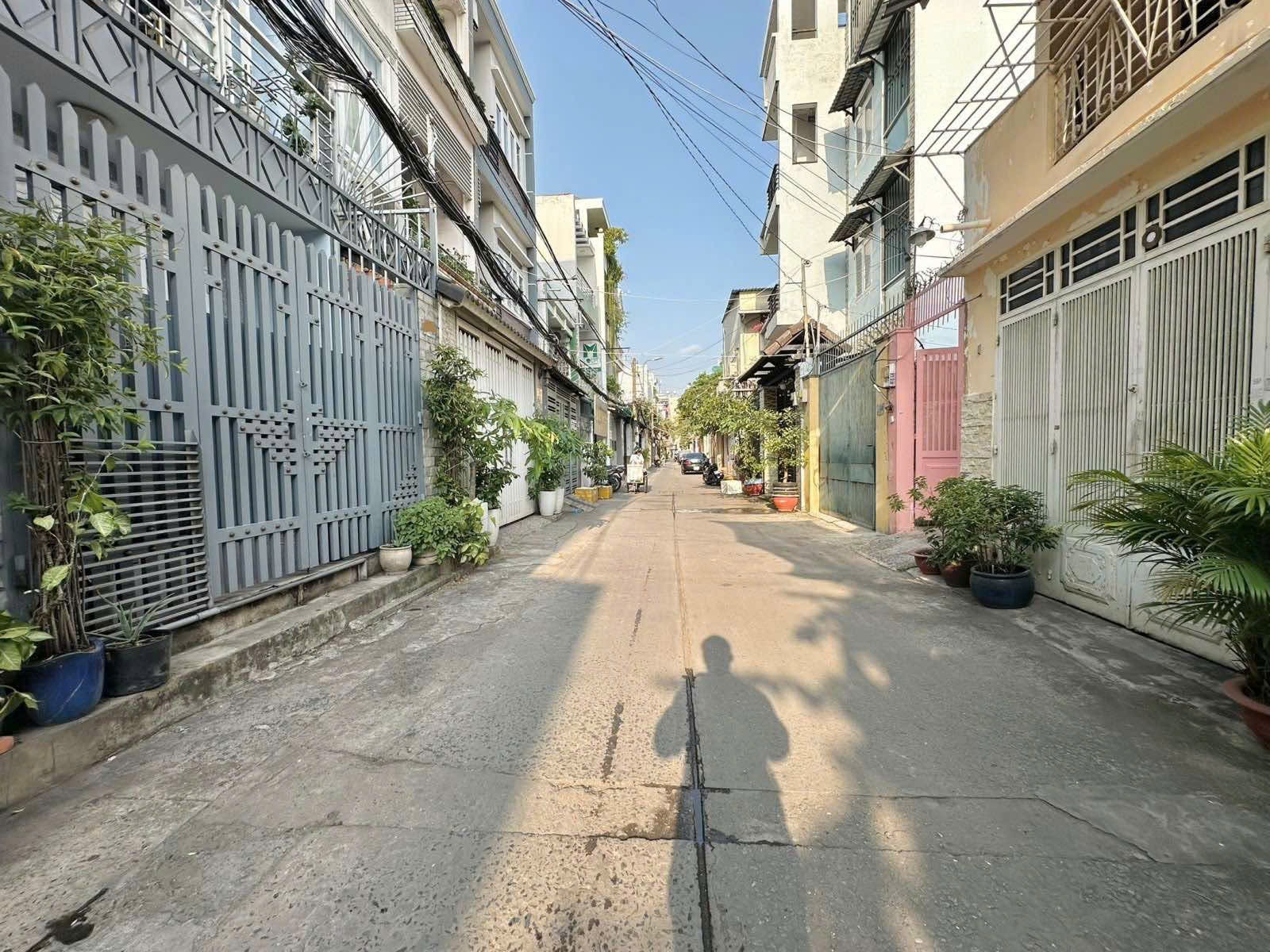 NHÀ BÙI ĐÌNH TUÝ HẺM OTO TRÁNH - 90m2 3 TẦNG - 13.5 TỶ