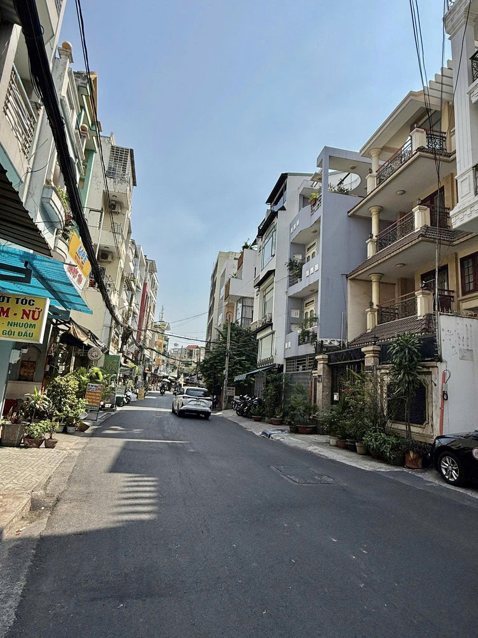 CĂN GÓC 7 TẦNG MẶT TIỀN ĐƯỜNG NGAY CV GIA ĐỊNH - 12 CHDV CHO THUÊ 60TR/THÁNG