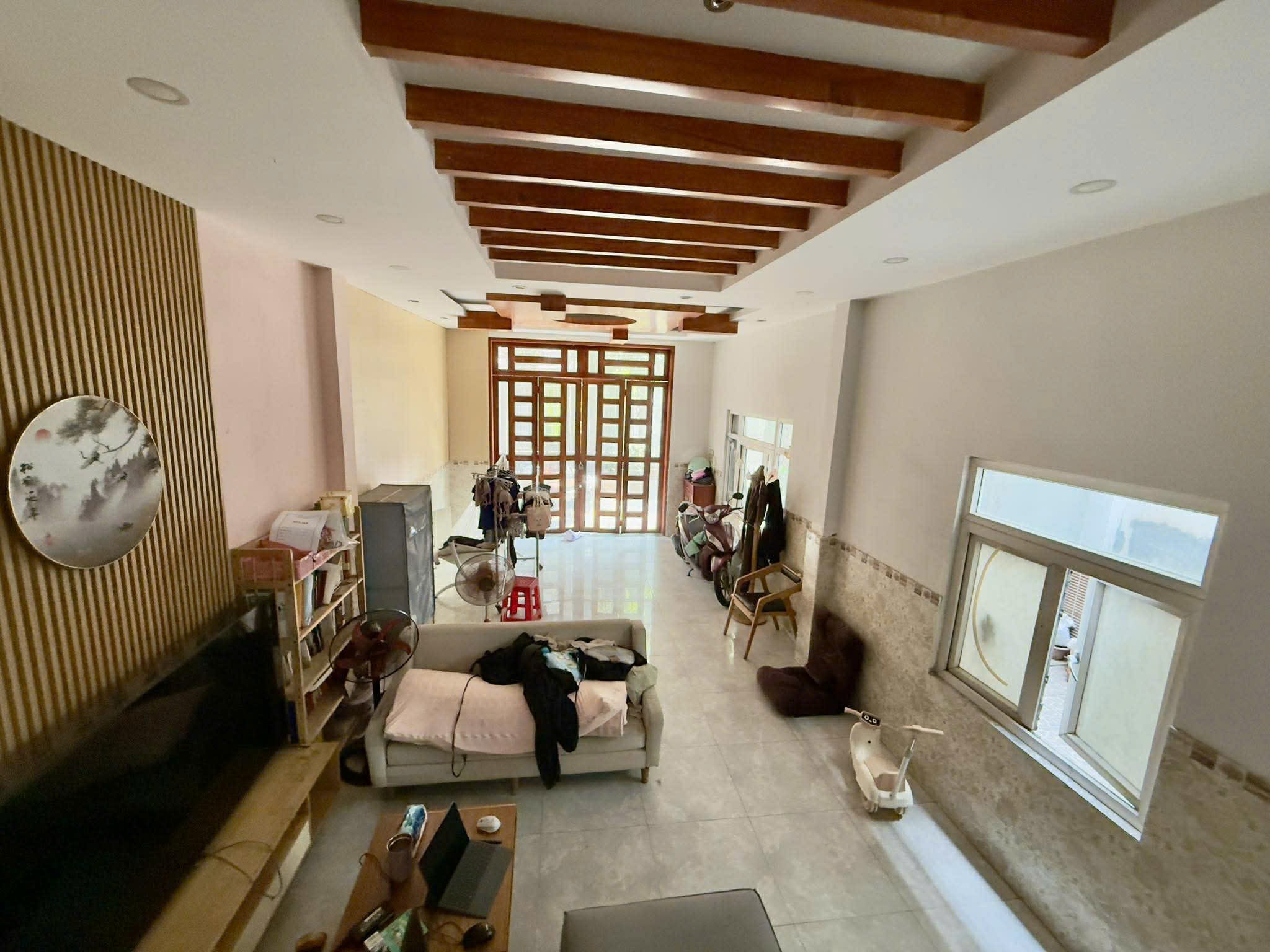 VILLA ĐƯỜNG XE TẢI CẠNH NHÀ GA T3 - 3 TẦNG 140m2 (7×20) VUÔNG VỨC 4