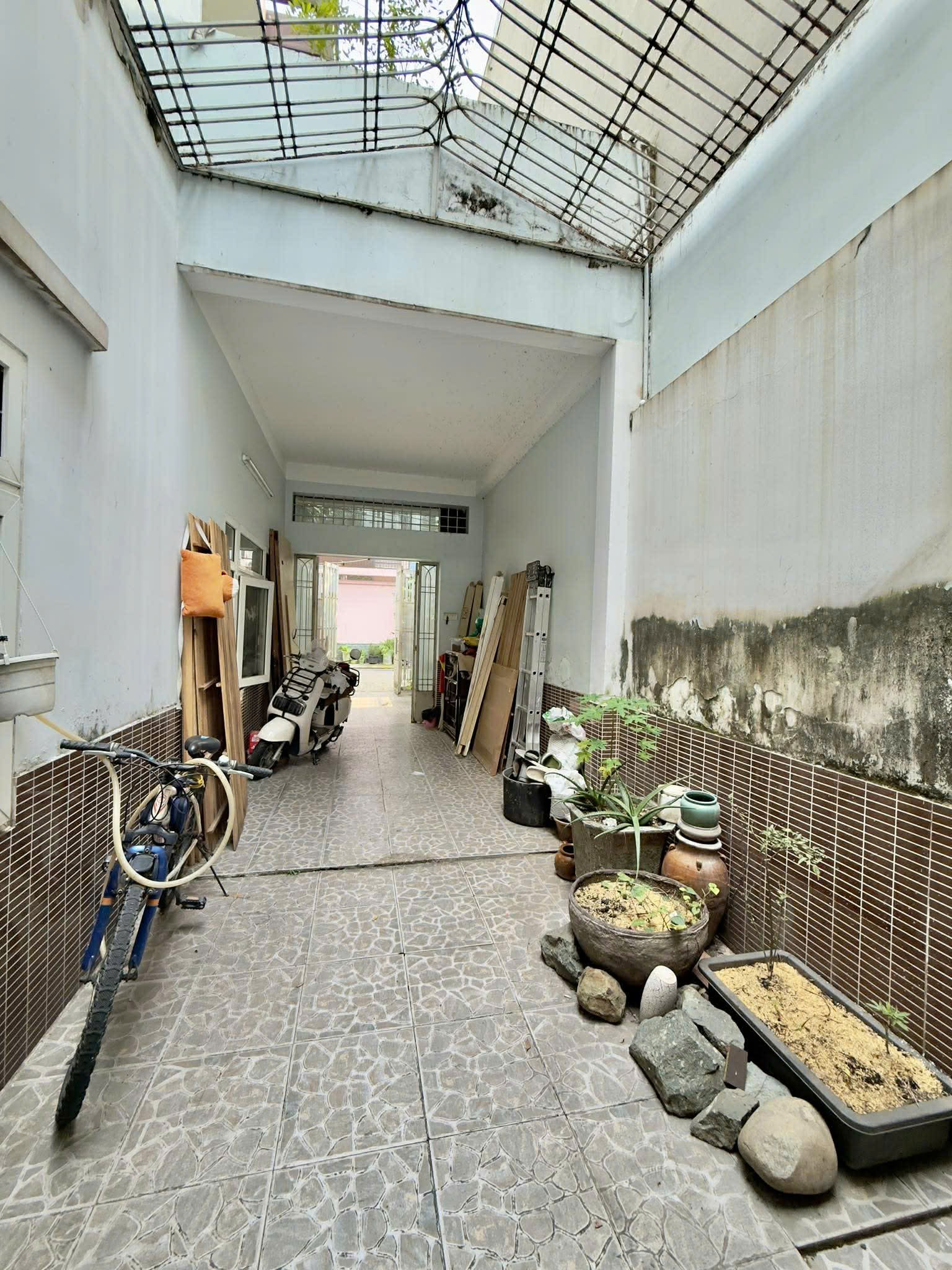 VILLA ĐƯỜNG XE TẢI CẠNH NHÀ GA T3 - 3 TẦNG 140m2 (7×20) VUÔNG VỨC 7