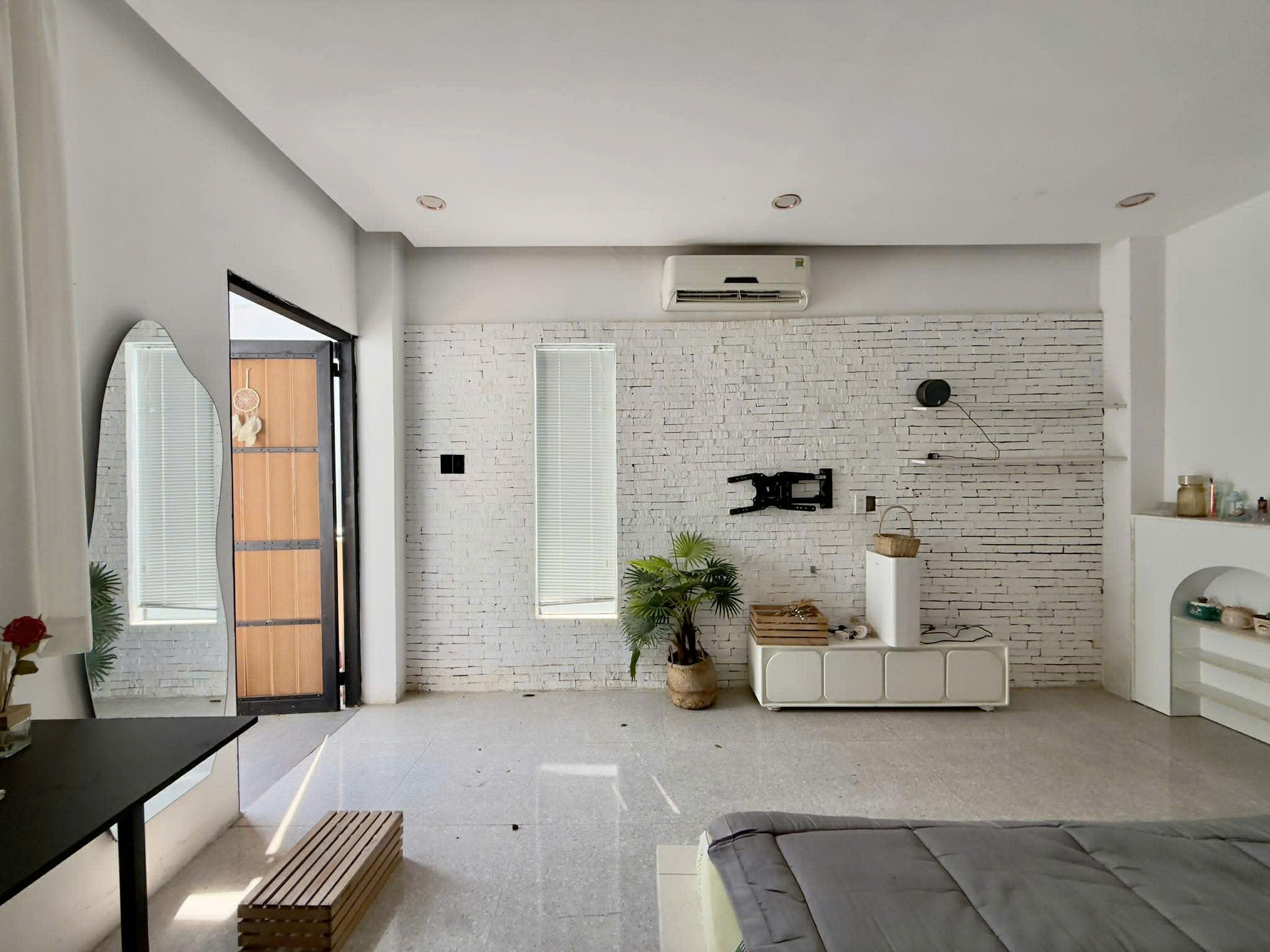 VILLA ĐƯỜNG XE TẢI CẠNH NHÀ GA T3 - 3 TẦNG 140m2 (7×20) VUÔNG VỨC 11