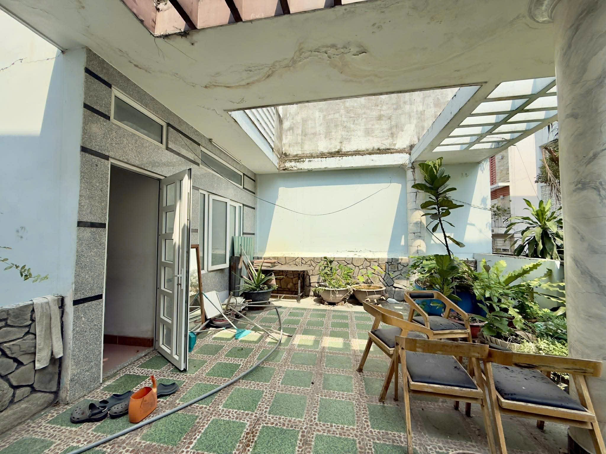 VILLA ĐƯỜNG XE TẢI CẠNH NHÀ GA T3 - 3 TẦNG 140m2 (7×20) VUÔNG VỨC 15