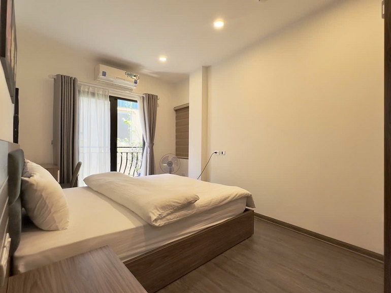 Cho thuê căn hộ 1PN, rộng 40m2 tại Đào Tấn, Ba Đình, đầy đủ nội thất đẹp, hiện đại 2