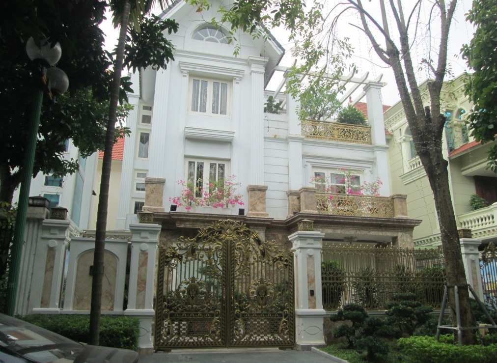 Anh Dũng bán gấp biệt thự KĐT Văn Quán gần hồ Văn Quán 238 m2 chỉ 4x tỷ. Lh 0989626116