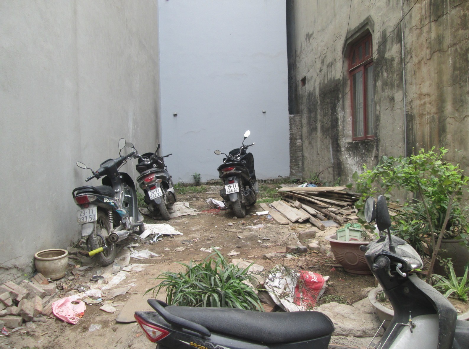 Chị Hà bán đất ngõ 634 Kim Giang cạnh chợ Quang đi bộ ra ô tô tránh 36m2 chỉ 7.x tỷ. Lh 0989626116