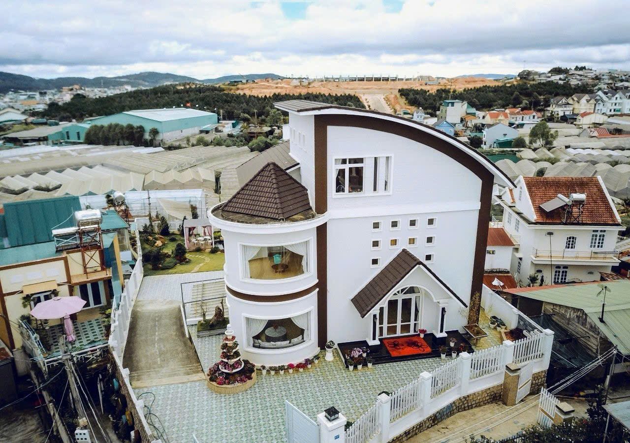 Cần Tiền Giảm Giá Bán Gấp Biệt Thự Sân Vườn 2 Mặt Tiền Đường Lý Nam Đế - Đà Lạt 1000m2