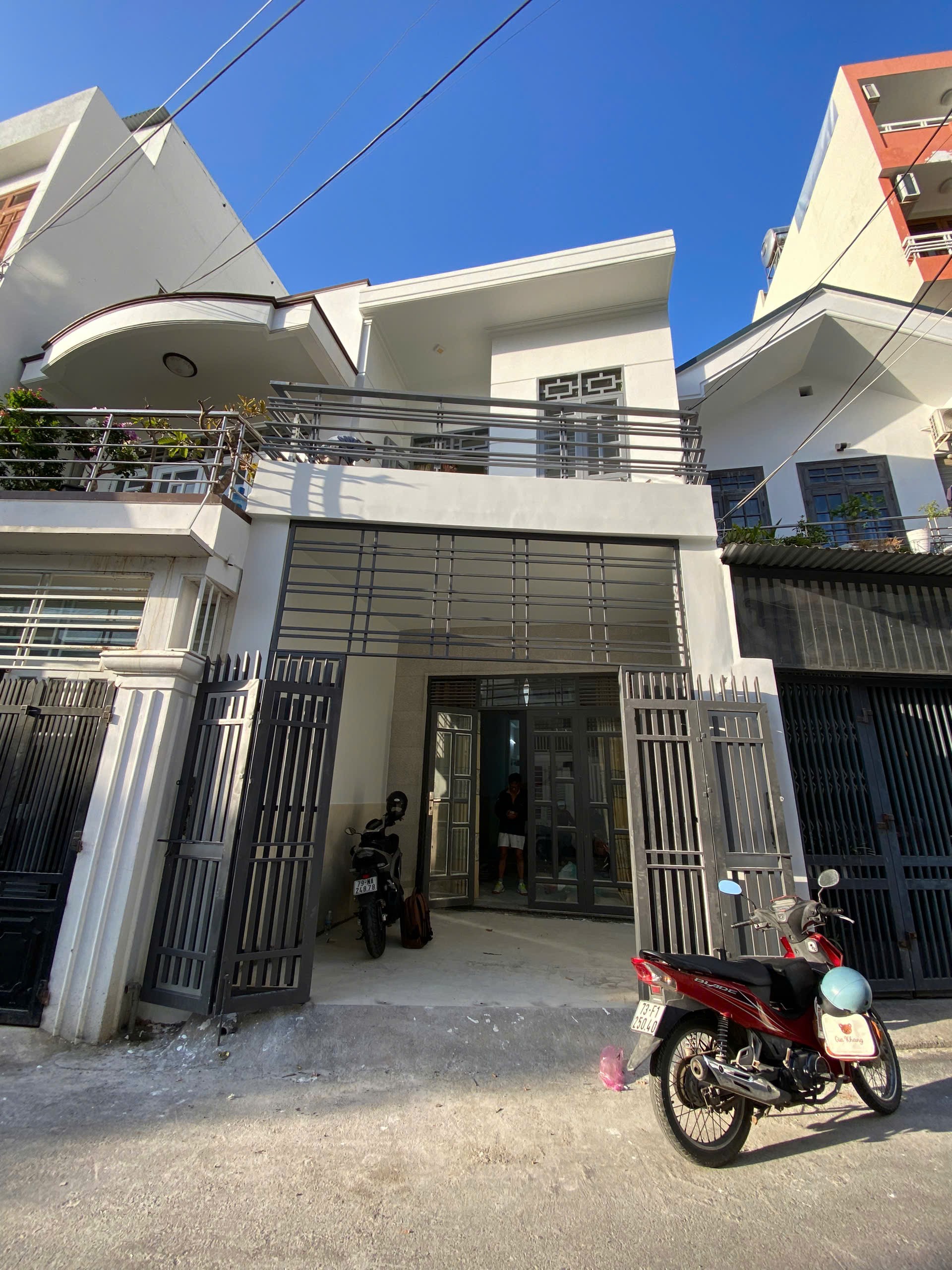 Bán nhà 2 tầng mặt tiền Nguyễn Khánh Toàn, cách biển 300m, giá 6,9 tỷ 2