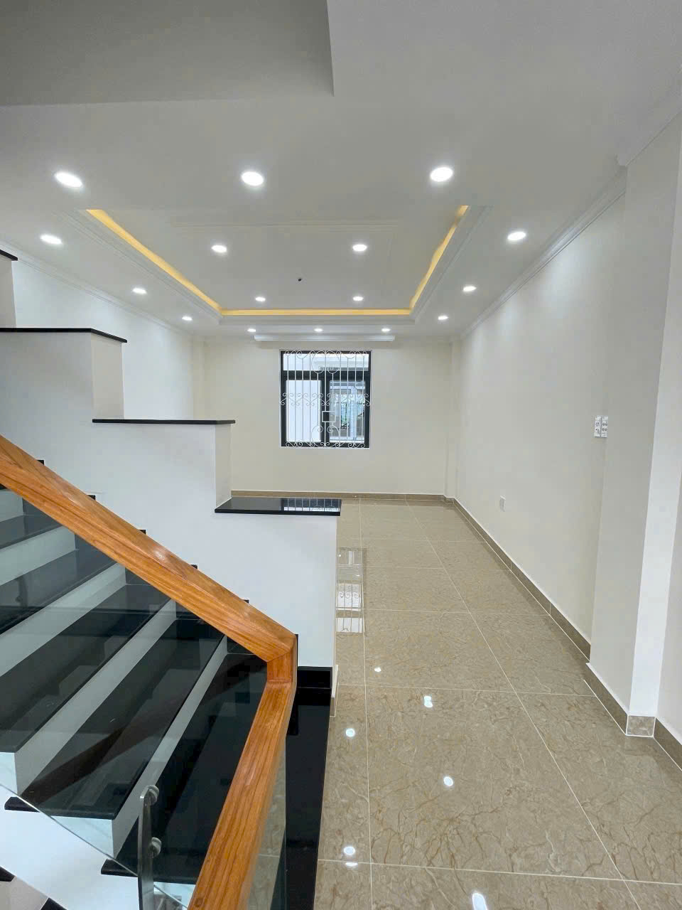 BÁN NHÀ 4 TẦNG NHÀ MỚI VÀO Ở NGAY - QUỐC LỘ 13 - HẺM XE HƠI THÔNG - 8 TỶ NHỈNH 2