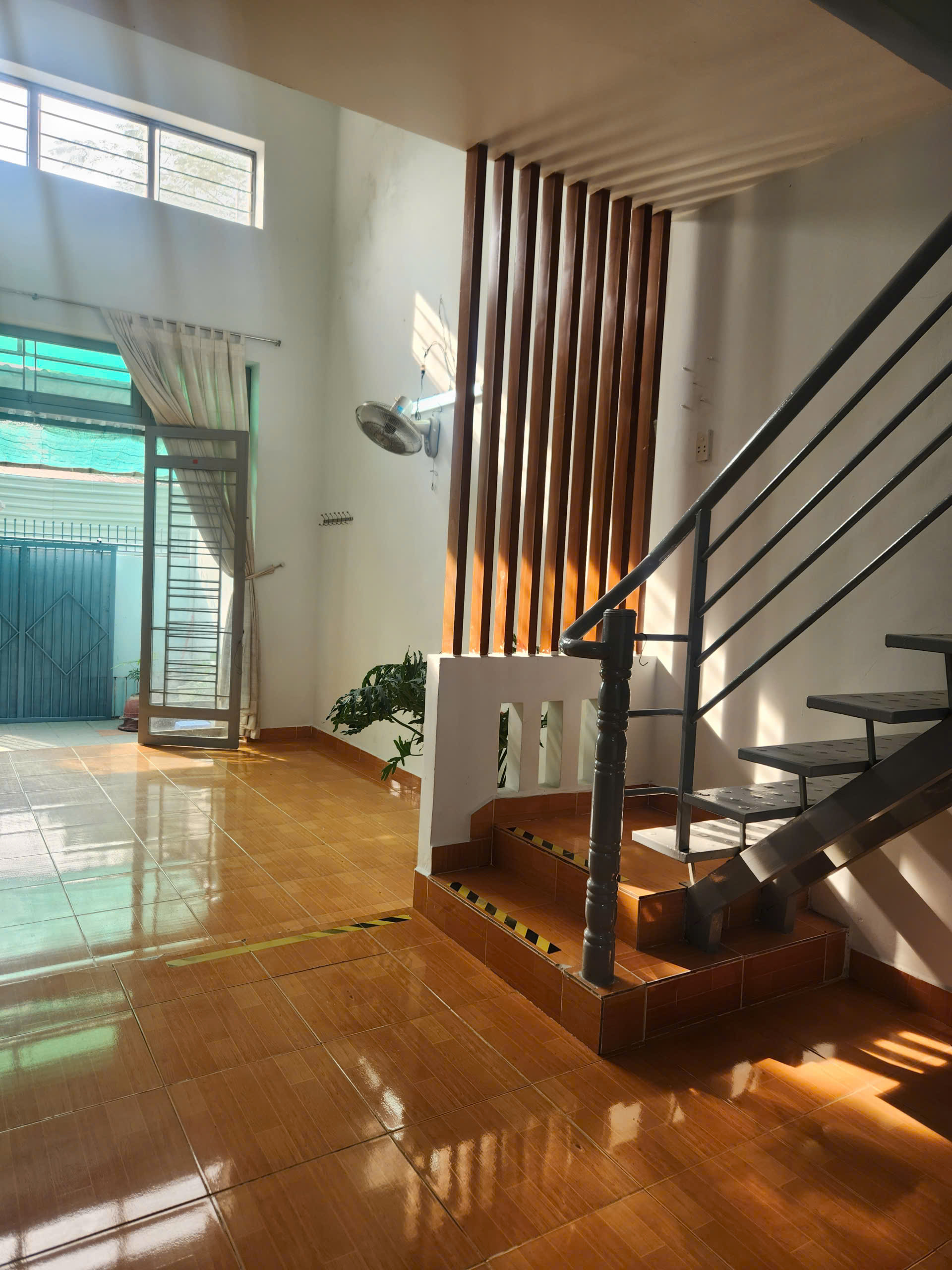 Bán nhà ngã tư thủ đức mới vào ở luôn gần 75m2 chỉ 4 tỷ nhỉnh 3