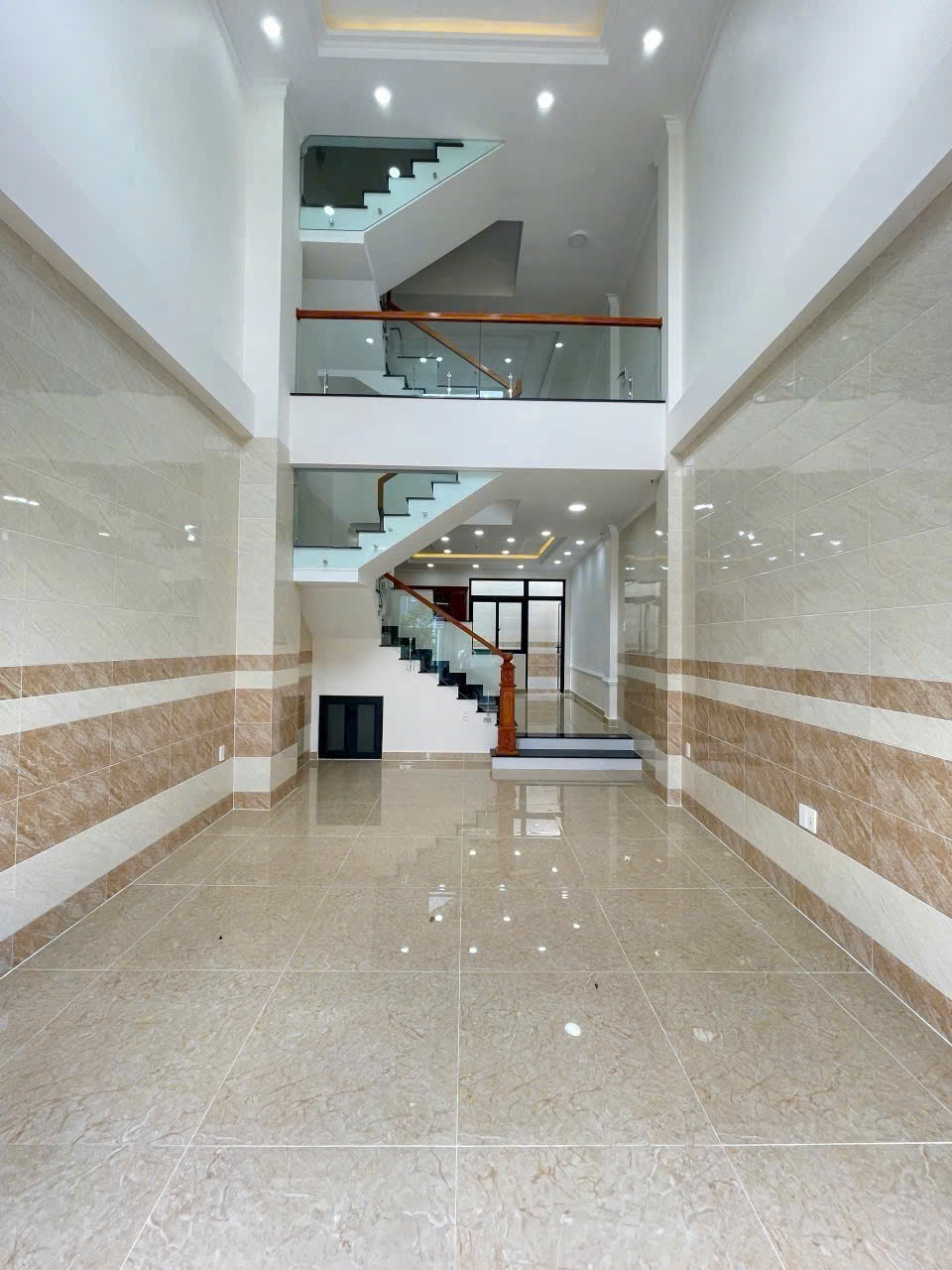 BÁN NHÀ 4 TẦNG NHÀ MỚI VÀO Ở NGAY - QUỐC LỘ 13 - HẺM XE HƠI THÔNG - 8 TỶ NHỈNH 3