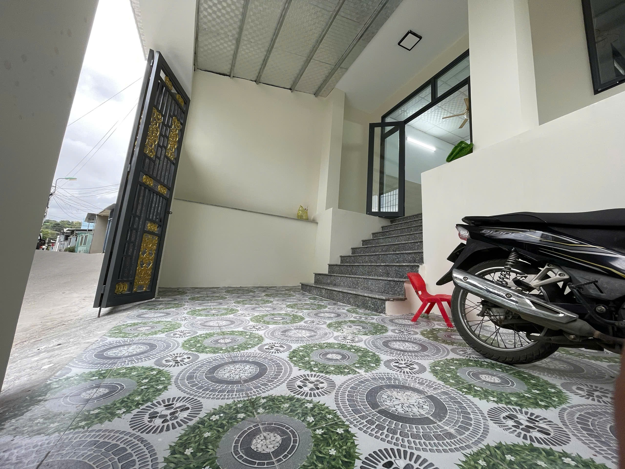 Bán nhà 2 tầng ô tô Vĩnh Hải Nha Trang, gần biển, DT 133m² 2