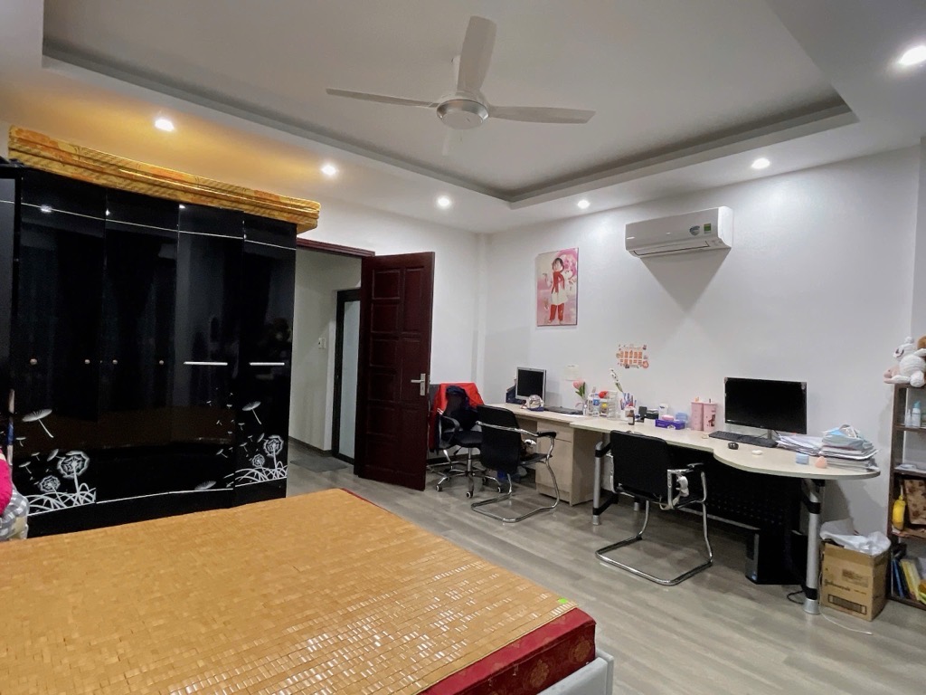 Bán CỰC GẤP nhà cạnh Huy Du 50m2, MT 5.5m, lô góc, ô tô đỗ cửa, sát GA TÀU ĐIỆN Metro, tiềm năng 3