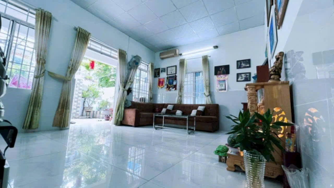 Chủ bán gấp nhà 2 tầng Âu Cơ – ngang 6,47m – đường 5m ô tô 3