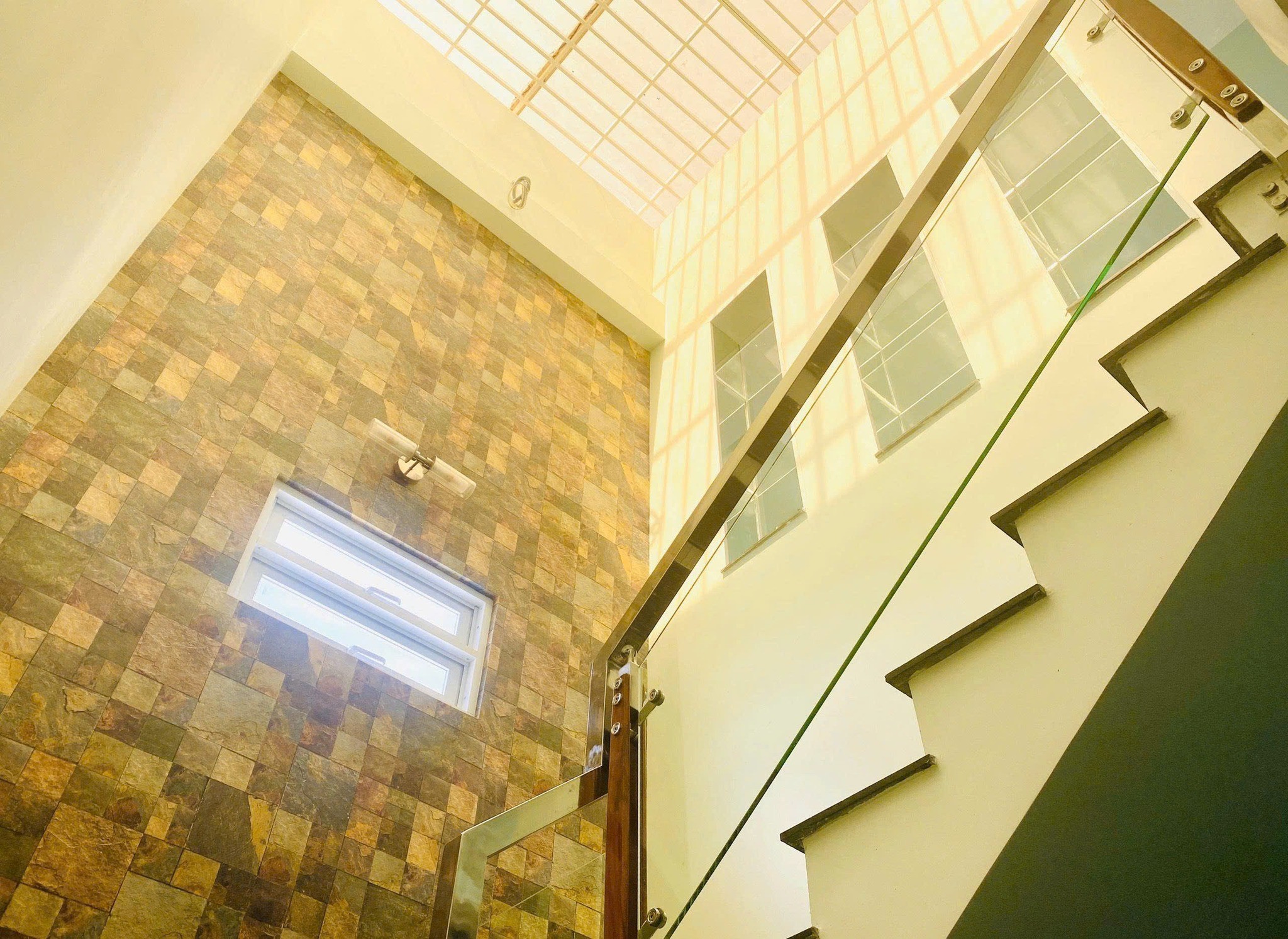 CHO THUÊ NHÀ 3 TẦNG MỚI ĐẸP KHU GIGAMALL- CẦU BÌNH LỢI. 2