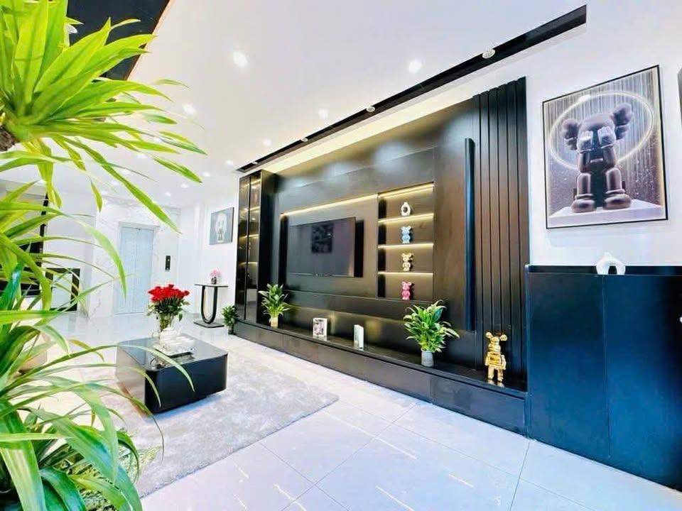 Cho thuê NHÀ ĐẸP - THANG MÁY Dương Văn Bé, Vĩnh Tuy, Hai Bà Trưng 45m x 5T giá 16tr