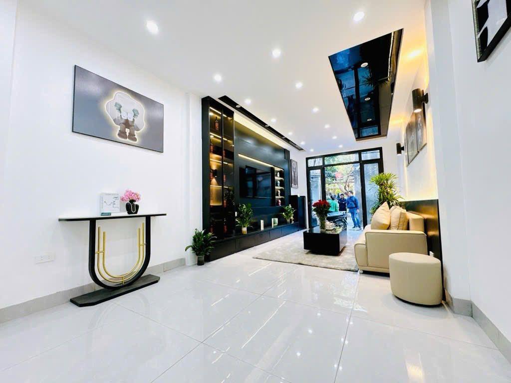 Cho thuê NHÀ ĐẸP - THANG MÁY Dương Văn Bé, Vĩnh Tuy, Hai Bà Trưng 45m x 5T giá 16tr 2