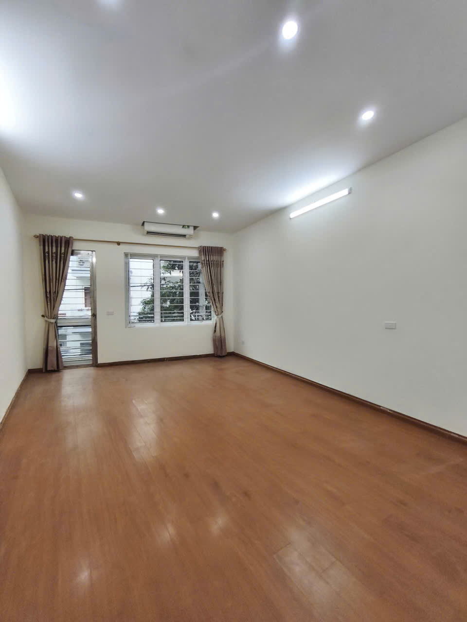 Cần cho thuê nhà riêng ngõ 79 Trần Cung, Hoàng Quốc Việt, Cầu Giấy 40m x 4T giá 11.5tr