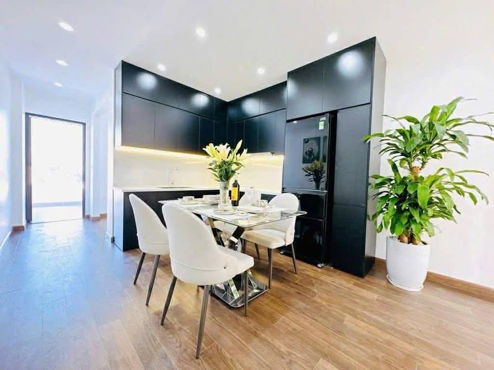 Cho thuê NHÀ ĐẸP - THANG MÁY Dương Văn Bé, Vĩnh Tuy, Hai Bà Trưng 45m x 5T giá 16tr 4