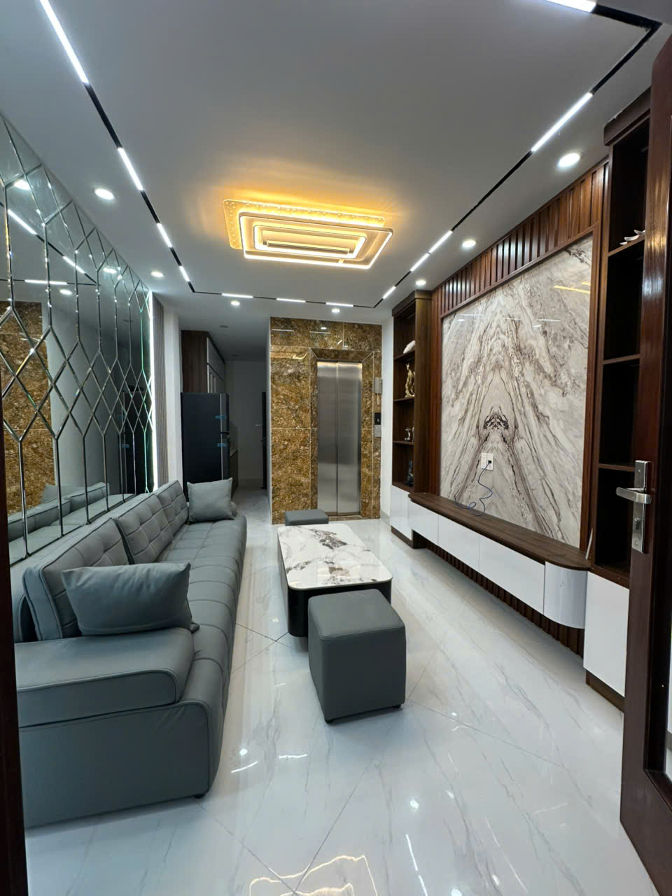 Cho thuê nhà MỚI, THANG MÁY - Ô TÔ 35m x 6T giá 21 triệu Văn Chương Đống Đa 2