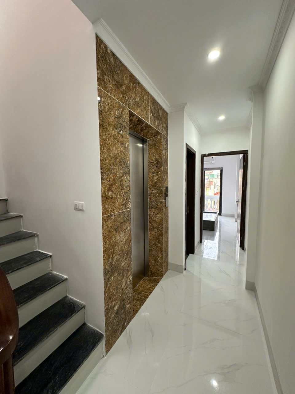 Cho thuê nhà MỚI, THANG MÁY - Ô TÔ 35m x 6T giá 21 triệu Văn Chương Đống Đa 4