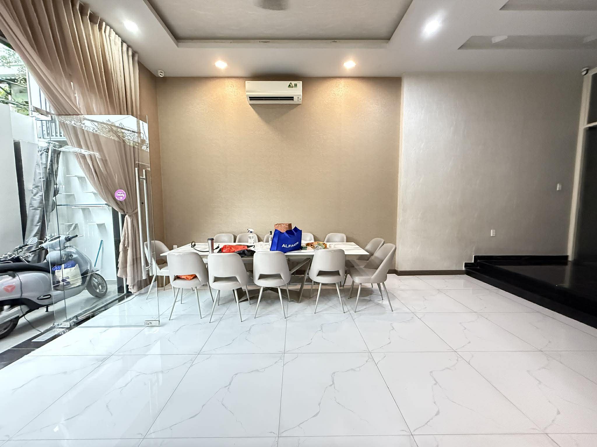 HIẾM - VILLA 2 MẶT TIỀN Q1 - HẺM XE TẢI - 4 TẦNG 10 PN - 132m2 NGANG 9.2m 16