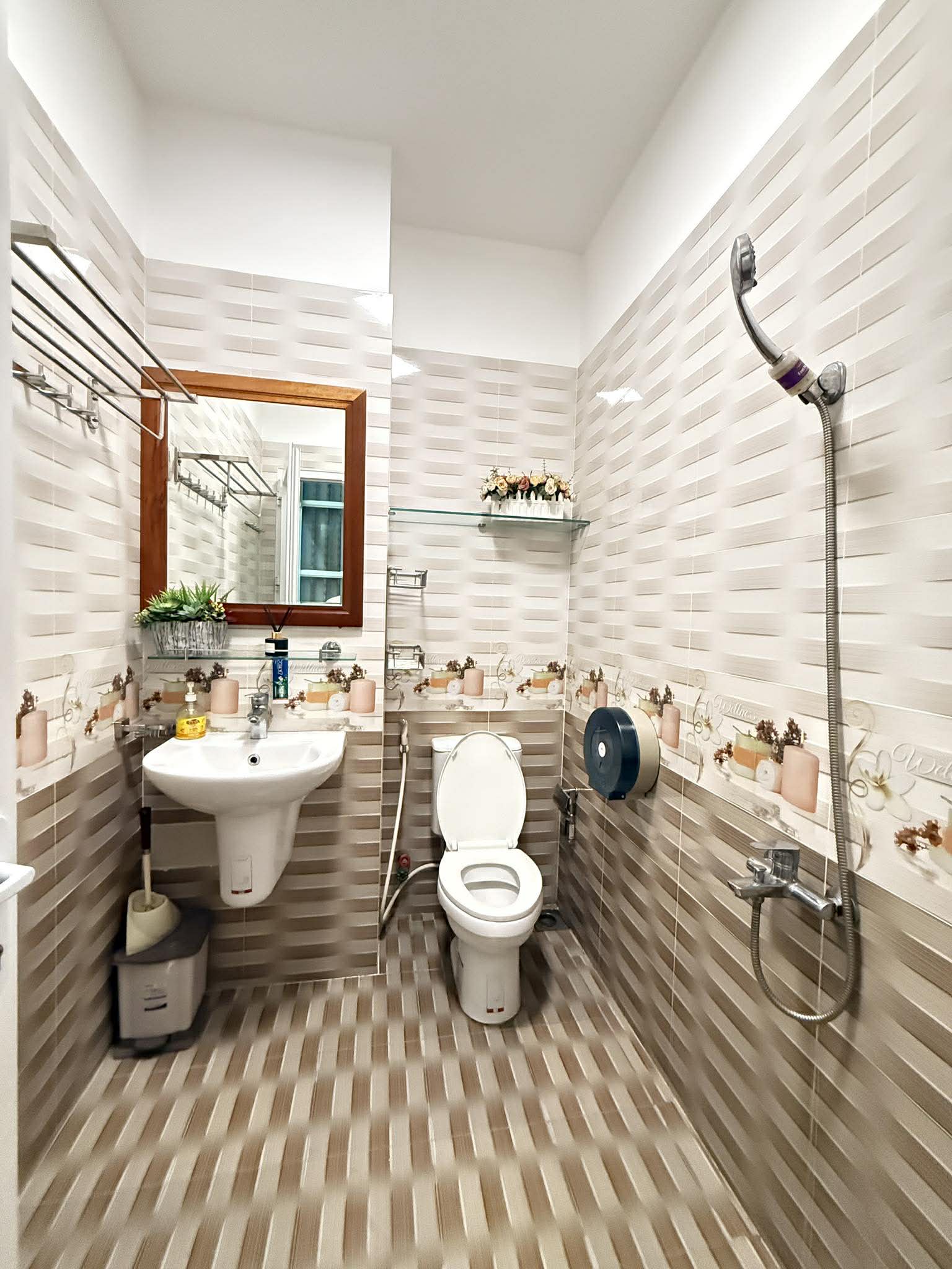 HIẾM - VILLA 2 MẶT TIỀN Q1 - HẺM XE TẢI - 4 TẦNG 10 PN - 132m2 NGANG 9.2m 11