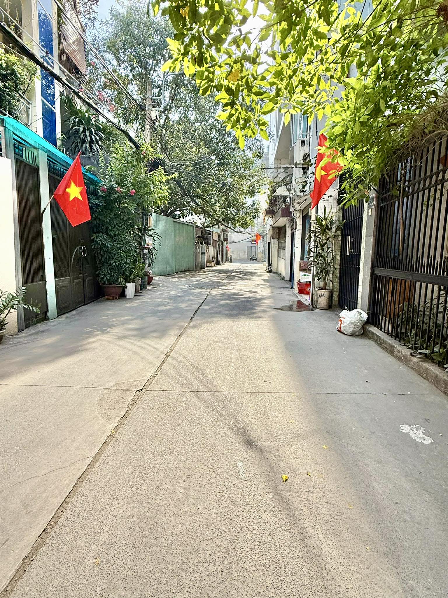 NHÀ HẺM XE TẢI THÔNG 7 PN - NGUYỄN XÍ - 81m2 NGANG KHỦNG 7.4m - 15.9 TỶ