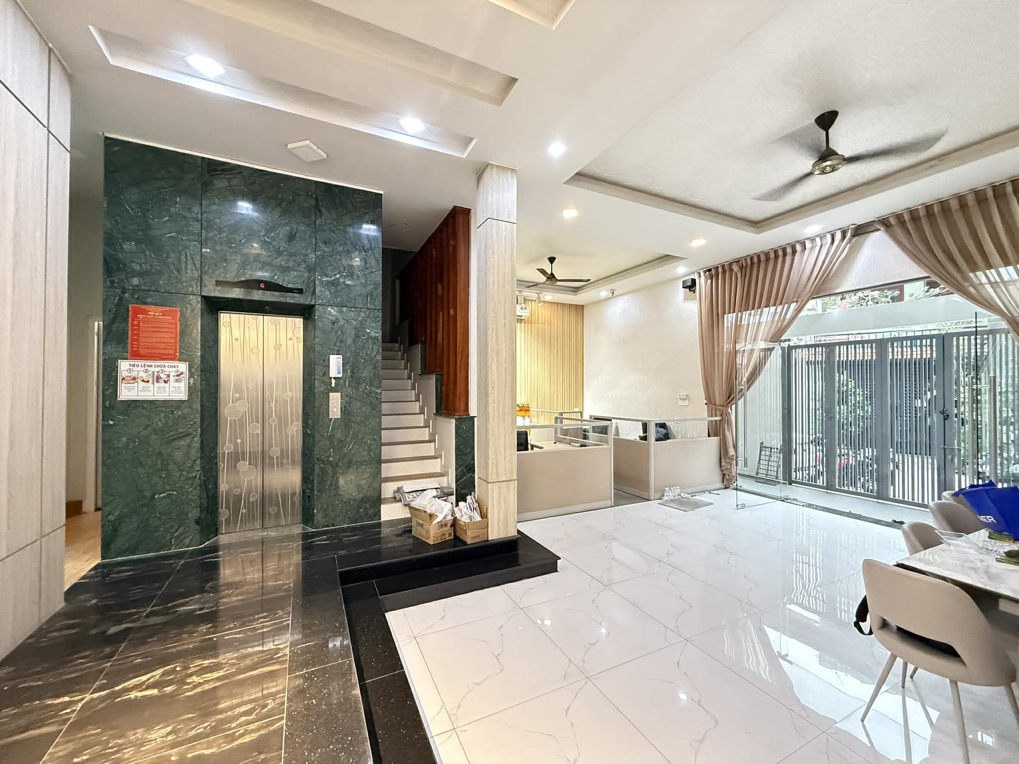 HIẾM - VILLA 2 MẶT TIỀN Q1 - HẺM XE TẢI - 4 TẦNG 10 PN - 132m2 NGANG 9.2m 12