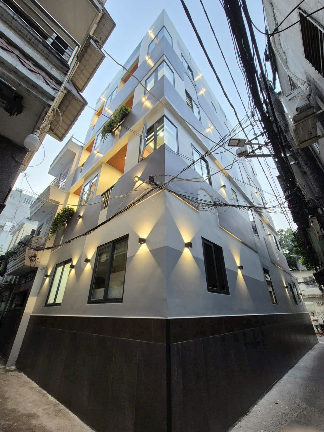 TOÀ CHDV MỚI 100% - 3 MẶT CAO THẮNG Q10 - 14 CĂN DÒNG TIỀN 130TR/THÁNG 7