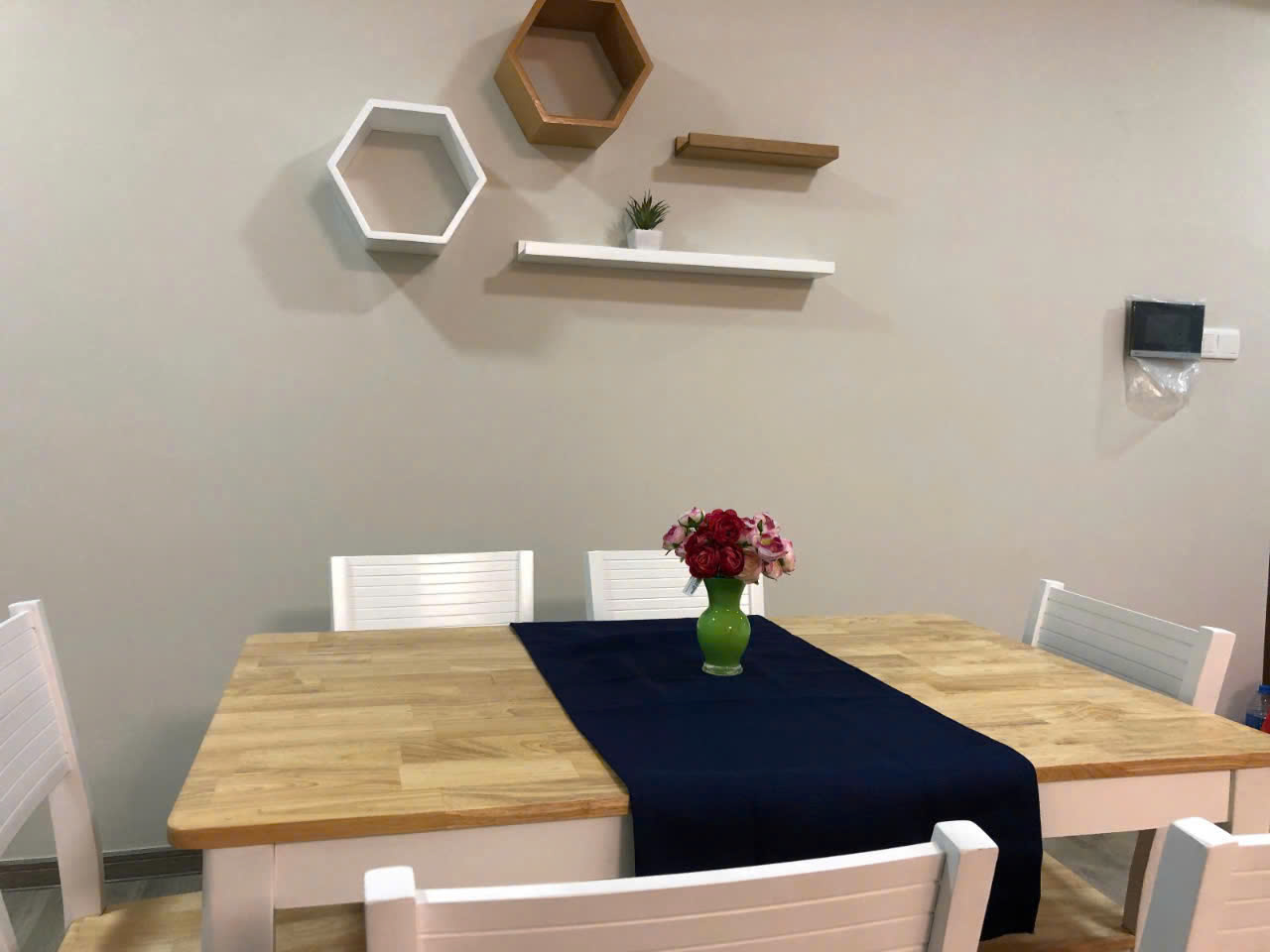 Bán căn hộ 2PN rộng 76m2 SEASONS AVENUE - có slot oto 2