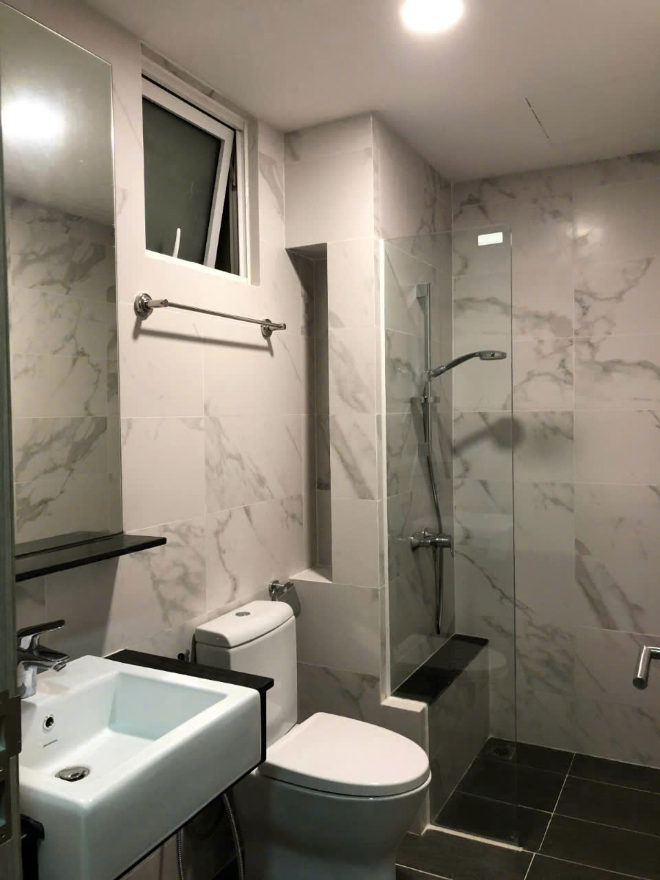 Bán căn hộ 2PN rộng 76m2 SEASONS AVENUE - có slot oto 5