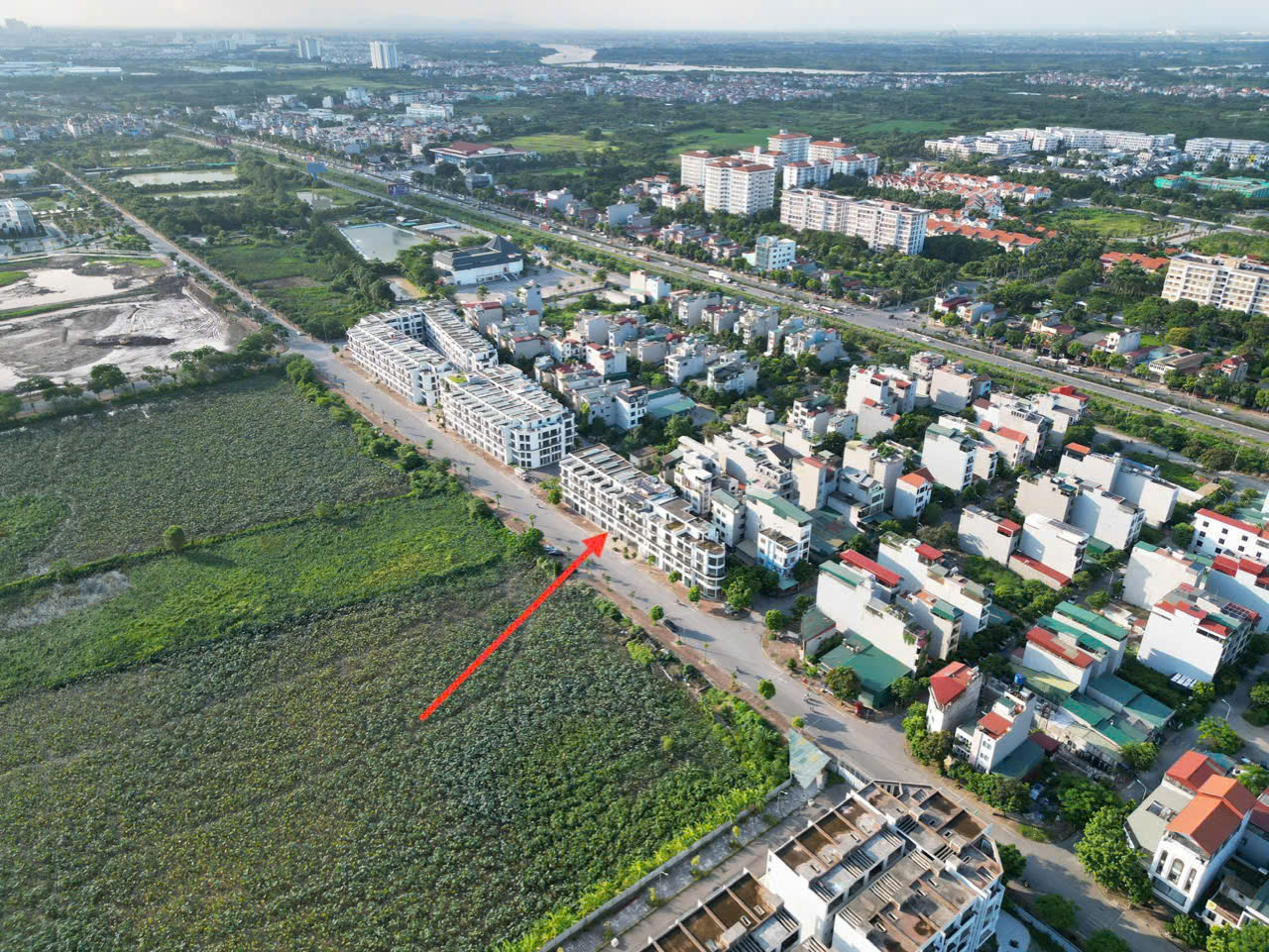 2x tỷ có tòa văn phòng 81m2, 5 tầng mặt phố 22m tại Trâu Quỳ, Gia Lâm.  Lh 0989894845 Tôi có tòa nh 2