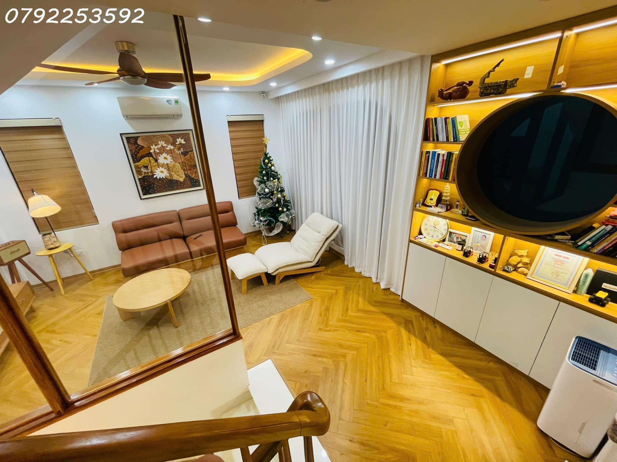 Bán Nhà Phố Trần Duy Hưng. Cầu Giấy. Diện Tích 30m. x6 Tầng. Mặt tiền 5.7m. Giá bán 14.8 tỷ. 3