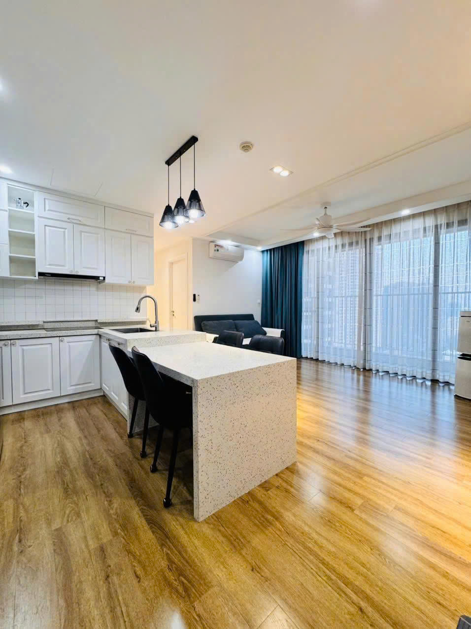 Cần bán căn 3PN-85m2 VINHOMES D'CAPITALE - TÒA C3 view hồ 3