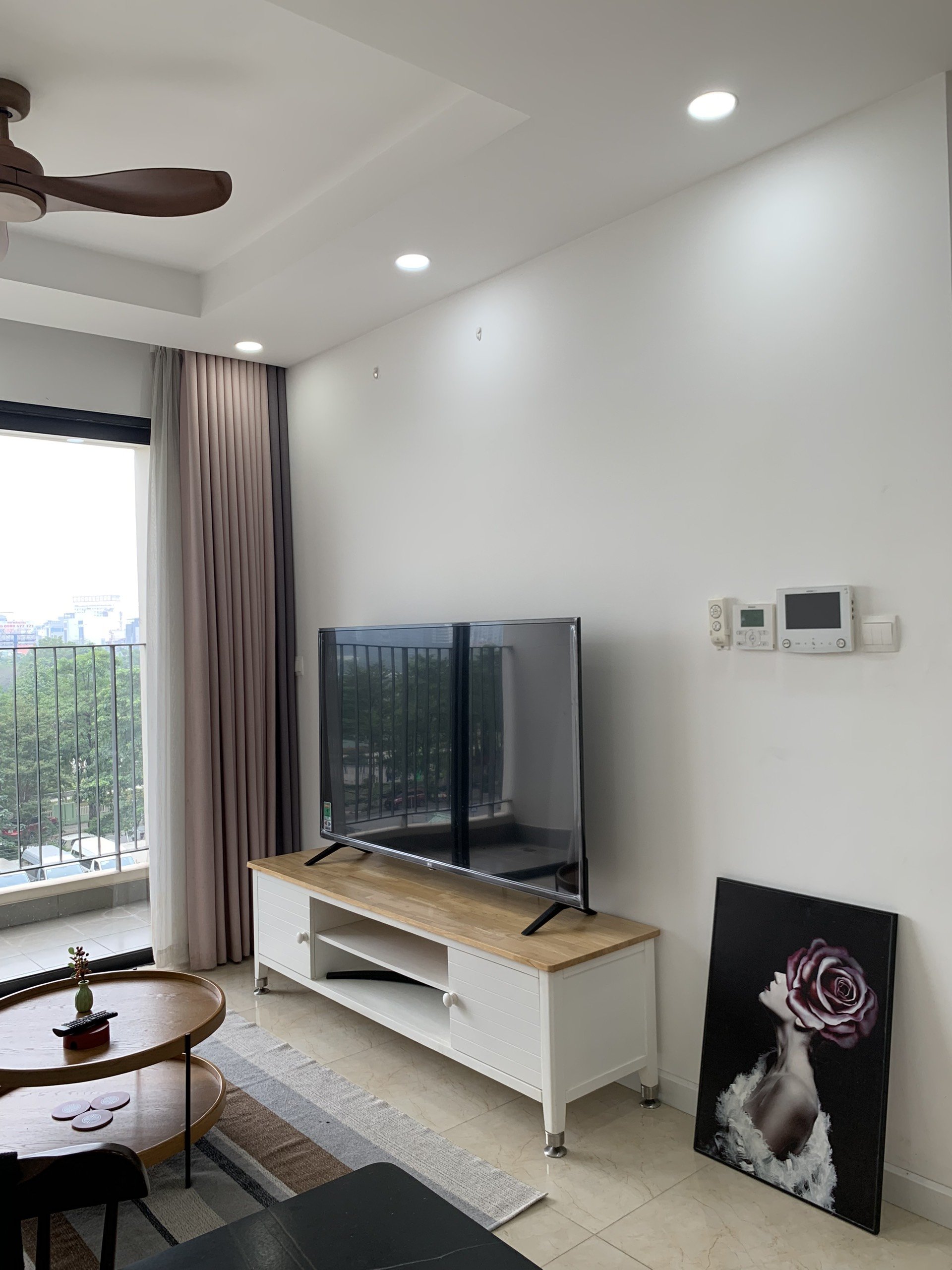 Bán căn 2PN - VIEW PHỐ tại Vinhomes D'Capitale, full đồ giá tốt
