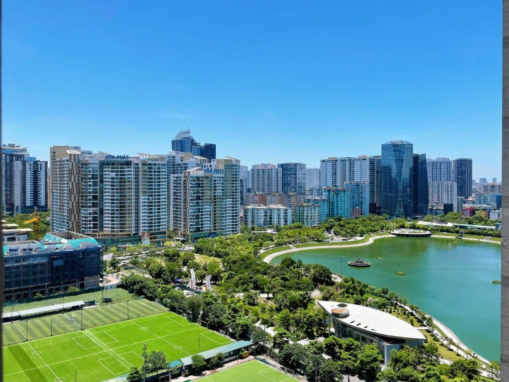 Bán căn hộ 2PN-73m2 view hồ Vinhomes D'capitale, chỉ 9 tỷ 2