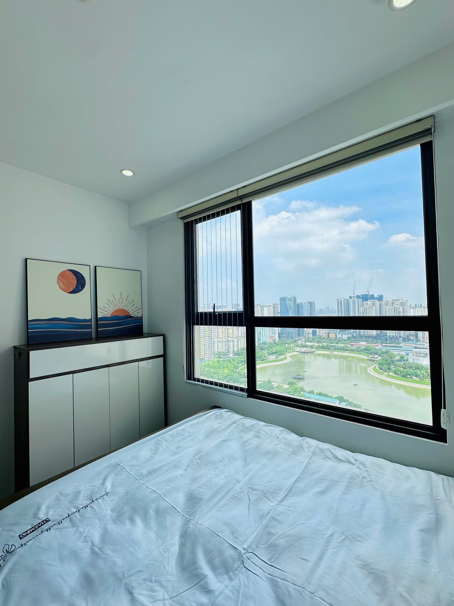 Bán căn hộ 2PN-73m2 view hồ Vinhomes D'capitale, chỉ 9 tỷ 3