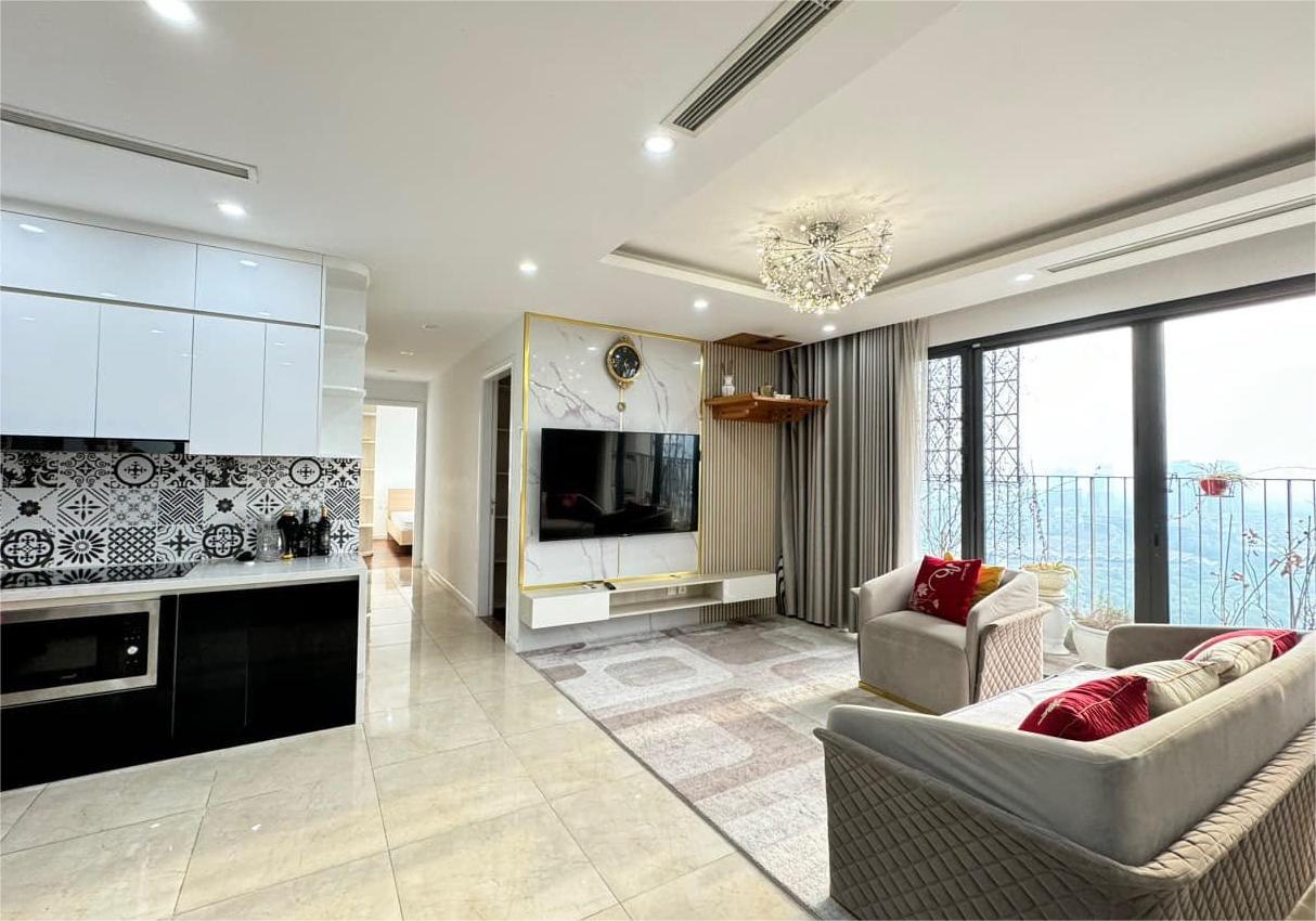 Bán căn hộ 3pn dt 103m2 VIEW PHỐ cực đẹp tại Vinhomes D'Capitale 3