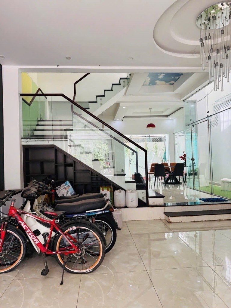 Biệt thự công viên 7x19  giáp Quận 8 Ấp 5 Bình Hưng Bình Chánh chỉ 15 tỷ 5- 0931172218