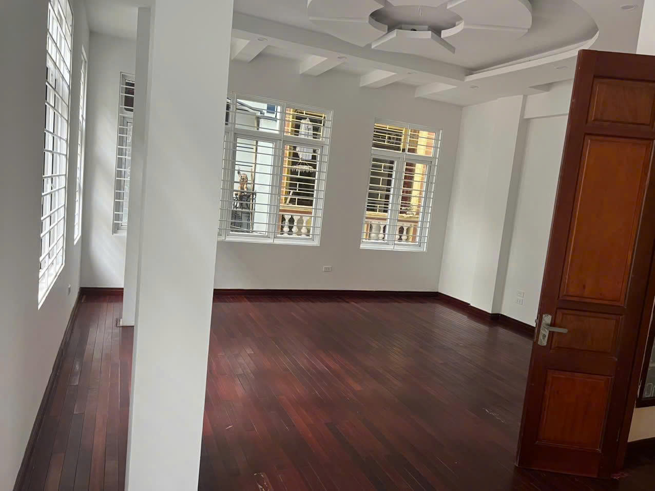 Cho thuê nhà ngõ Xuân Thủy, Cầu Giấy - cách phố 50m 50m x 5T giá 25 triệu Ô TÔ, KD